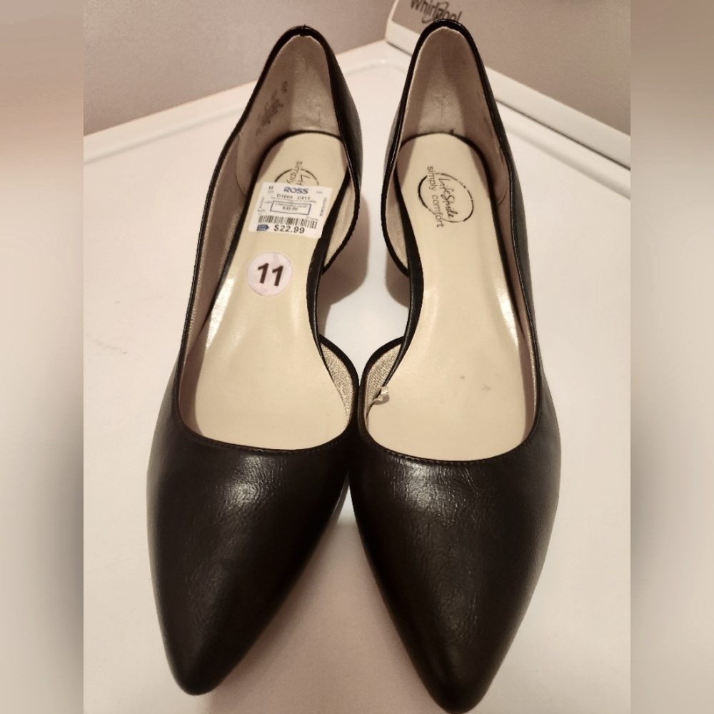 Size 11 Life Stride black kitten  heel pumps